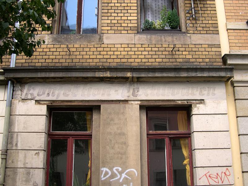 Dresden-Äußere Neustadt, Sebnitzer Str.-Ecke Kamenzer Str., 17.6.2007.JPG - Konfektion - Textilwaren